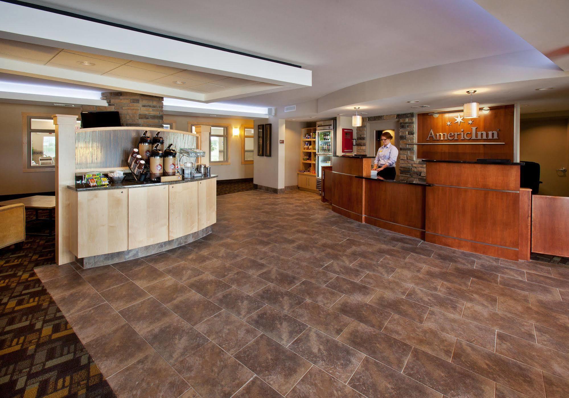 Americinn By Wyndham Hartford Sd Exteriör bild